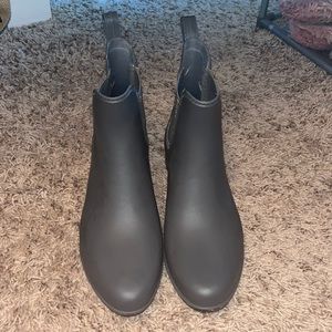 Women’s grey/glitter rain boots